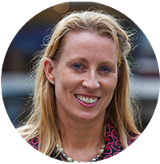 Person reading a book in a calm setting, symbolising the reflective and positive reviews of Pablo Tmoszuk’s headache and migraine book.